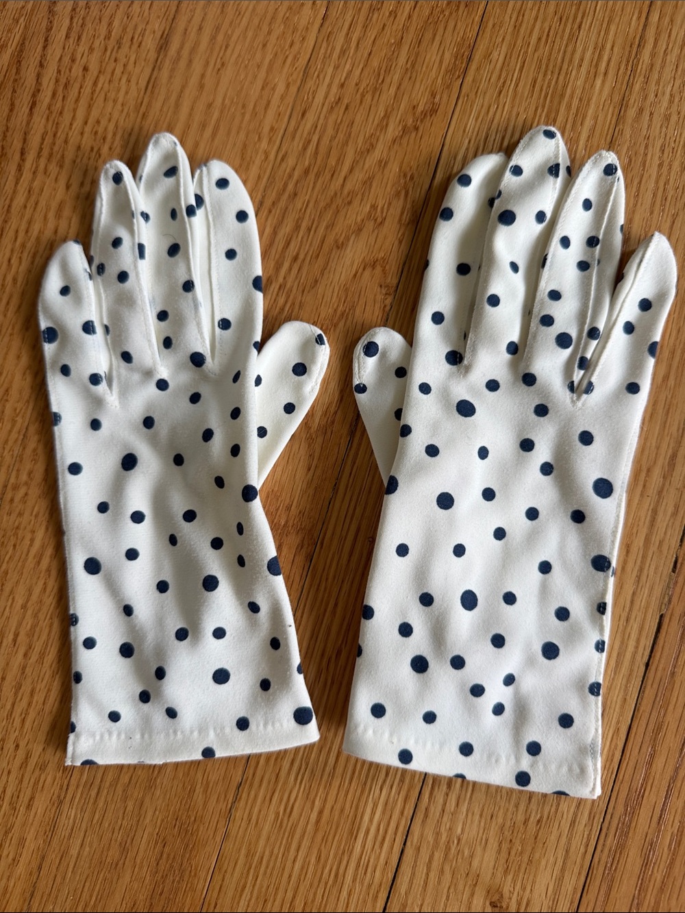 Polka dot gloves